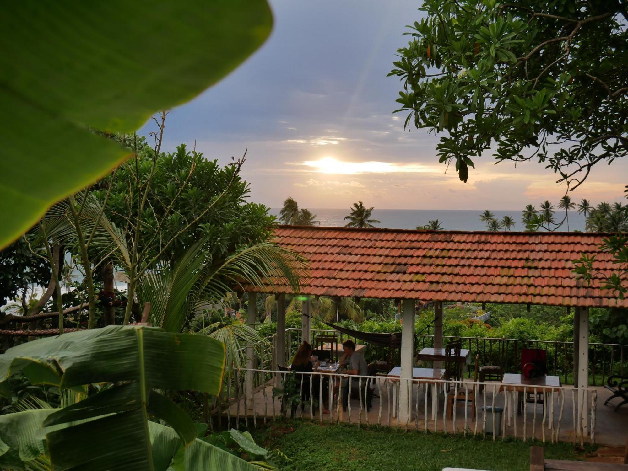 Bed and Breakfast Sky Mountain Cafe With Seaview Weligama Exterior foto
