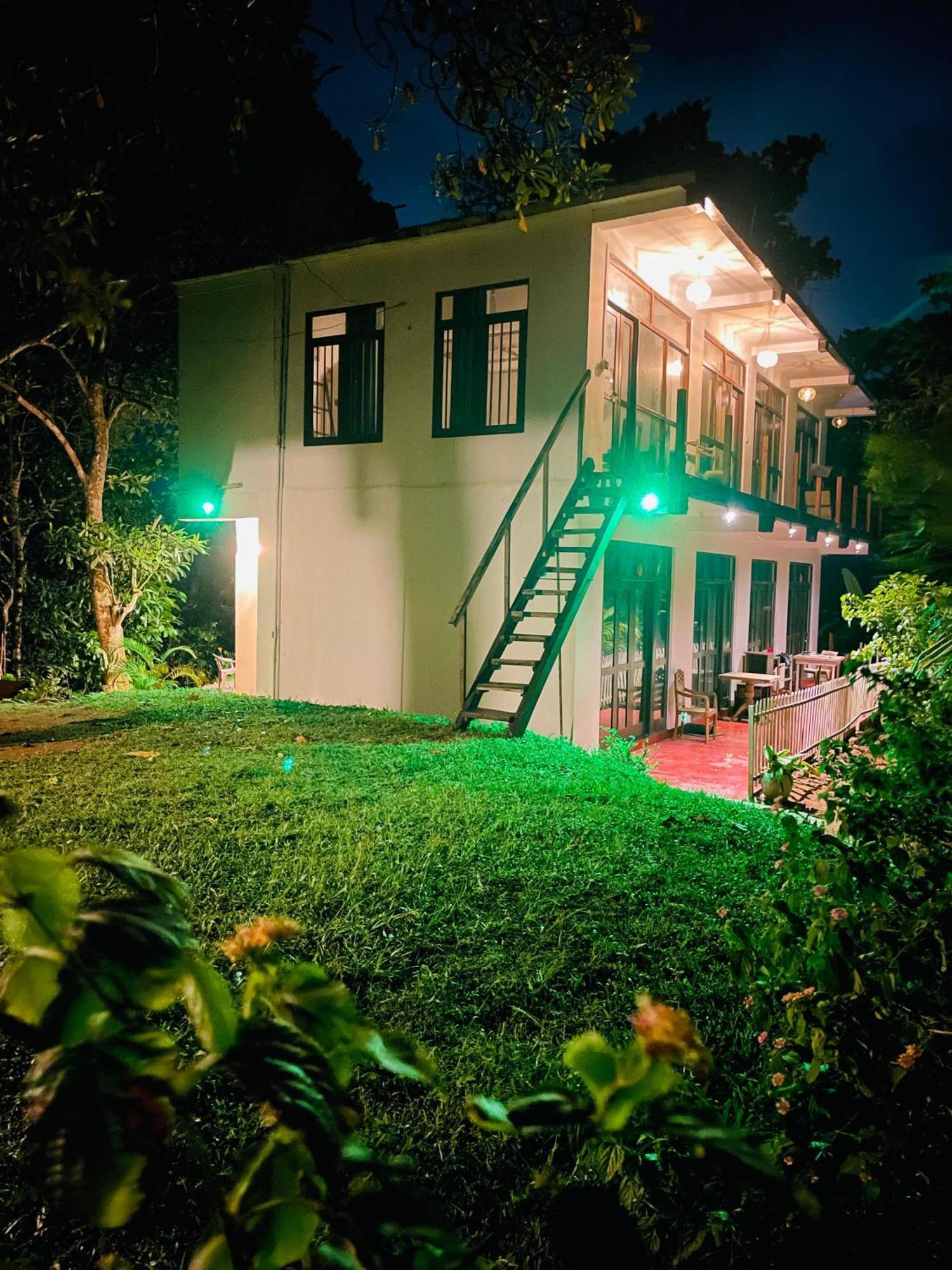Bed and Breakfast Sky Mountain Cafe With Seaview Weligama Exterior foto